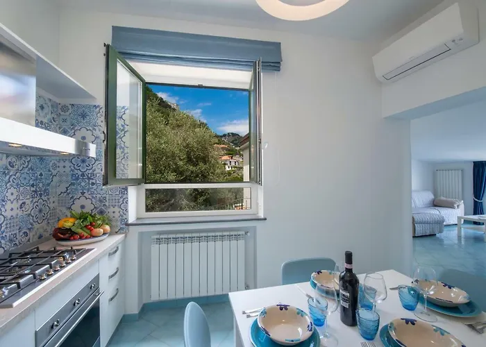 Amalfi Coast Mareblu